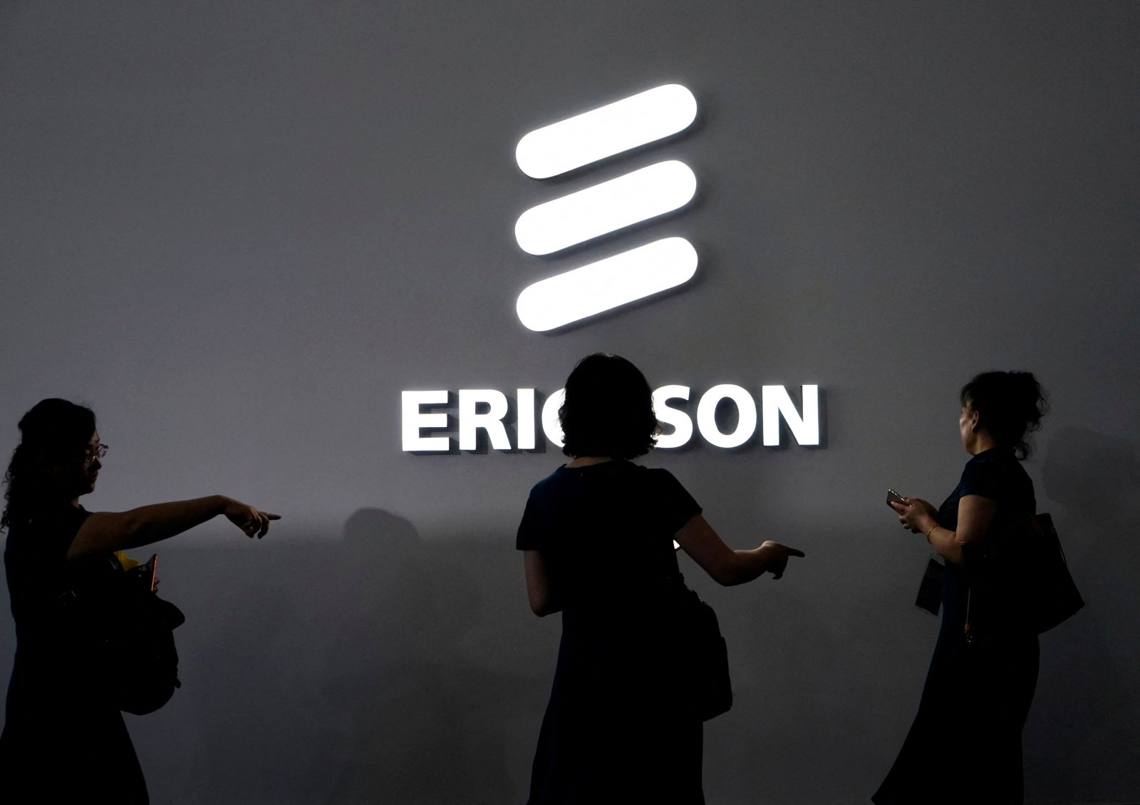 Il capo di Ericsson, che sta licenziando 8.500 lavoratori, chiede di ridurre il numero delle società di telecomunicazioni in Europa