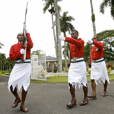 Kareiviai saugo Fidžio prezidento namus