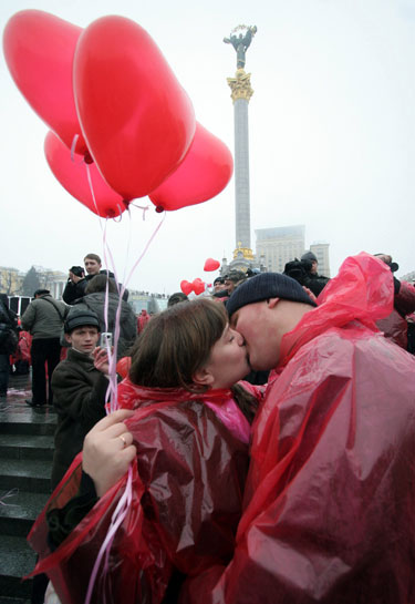 Pora bučiuojasi <i>flashmob</i> surengtoje akcijoje.