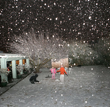 Vaikai žaidžia sniegu Johanesburge