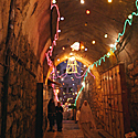 Lemputėmis puoštas tunelis Jaruzalėje