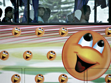 Nuotaikinga reklama papuoštas turistinis autobusas Kvala Lumpūre