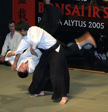 Tarptautinė bonsai ir suiseki paroda Alytus 2005. Aikido klubo pasirodymas