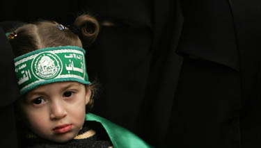 Mažoji Palestinos gyventoja dalyvauja Hamas mitinge.