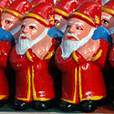 Kalėdų Senelių skulptūrėlės Indijos turguje