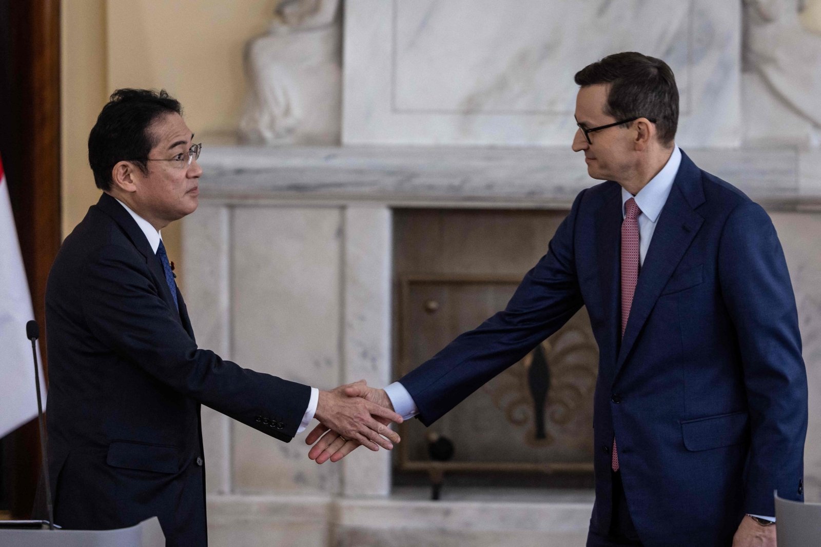 Japonija Lenkijai suteikė specialų paramos gavėjos statusą už pagalbą Ukrainai