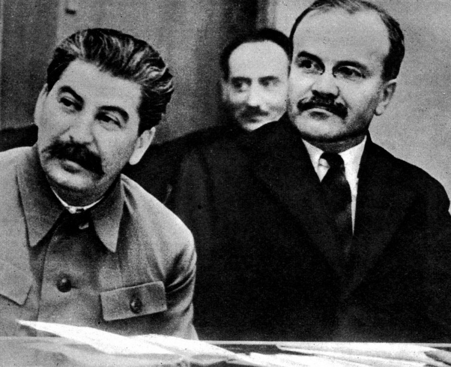 Josifas Stalinas (kairėje) ir Viačeslavas Molotovas (dešinėje) 1941 m. birželį