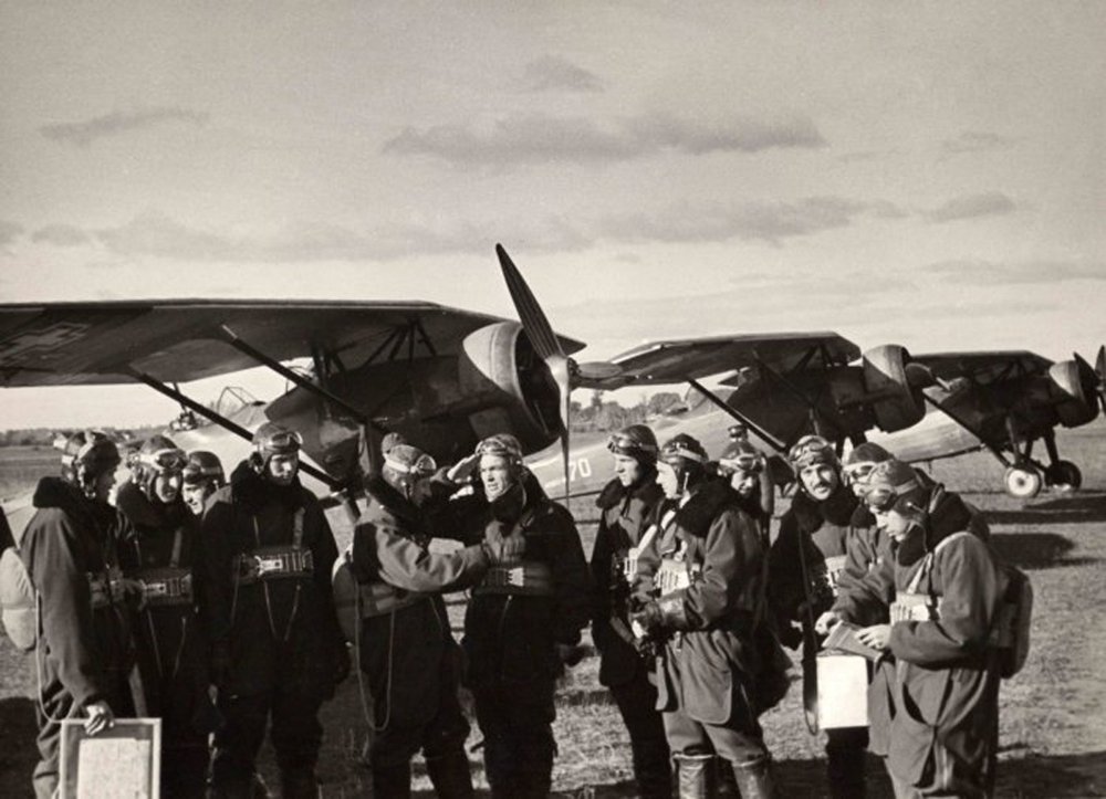 Karo lakūnai prie ANBO lėktuvų Linksmadvario aerodrome 1938 m.