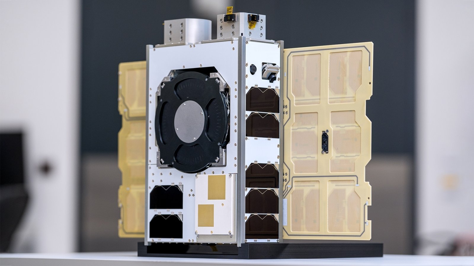 Fire flere satellitter opprettet i Litauen ble løftet av SpaceX – NanoAvionics var den første i Europa som integrerte solseil