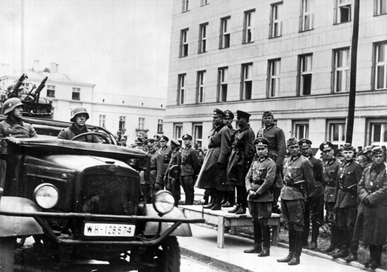 Брест парад вермахта. Парад в Бресте 1939. Парад советско германских войск в Бресте в 1939 году. Парад в Бресте 1939 Кривошеин и Гудериан. Совместный парад вермахта и РККА В Бресте.