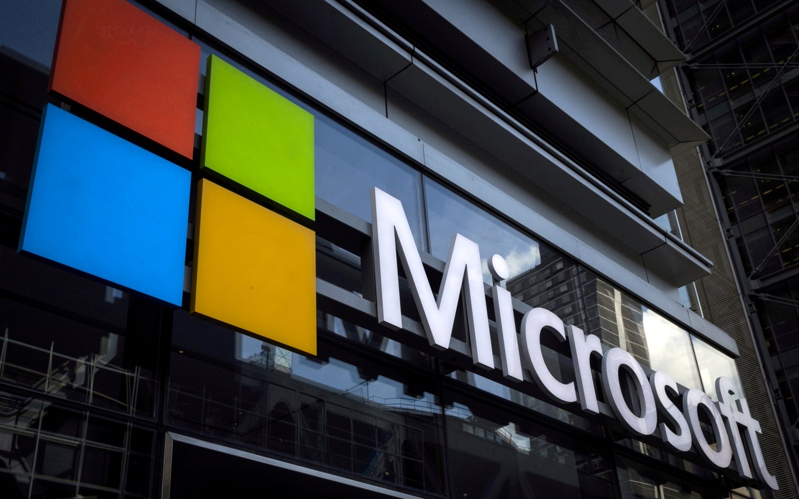 Microsoft sta seguendo le orme di altre società tecnologiche licenziando silenziosamente quasi 1.000 dipendenti