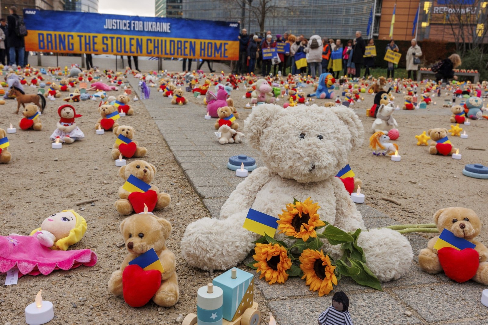 Dar 15 rusų pagrobtų vaikų grįžo į Ukrainą