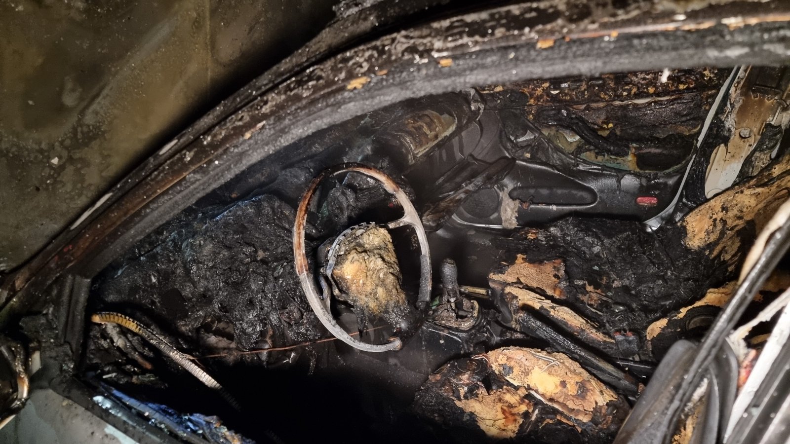 Kaune nuo degančio automobilio užsiliepsnojo garažas įtariamas padegimas