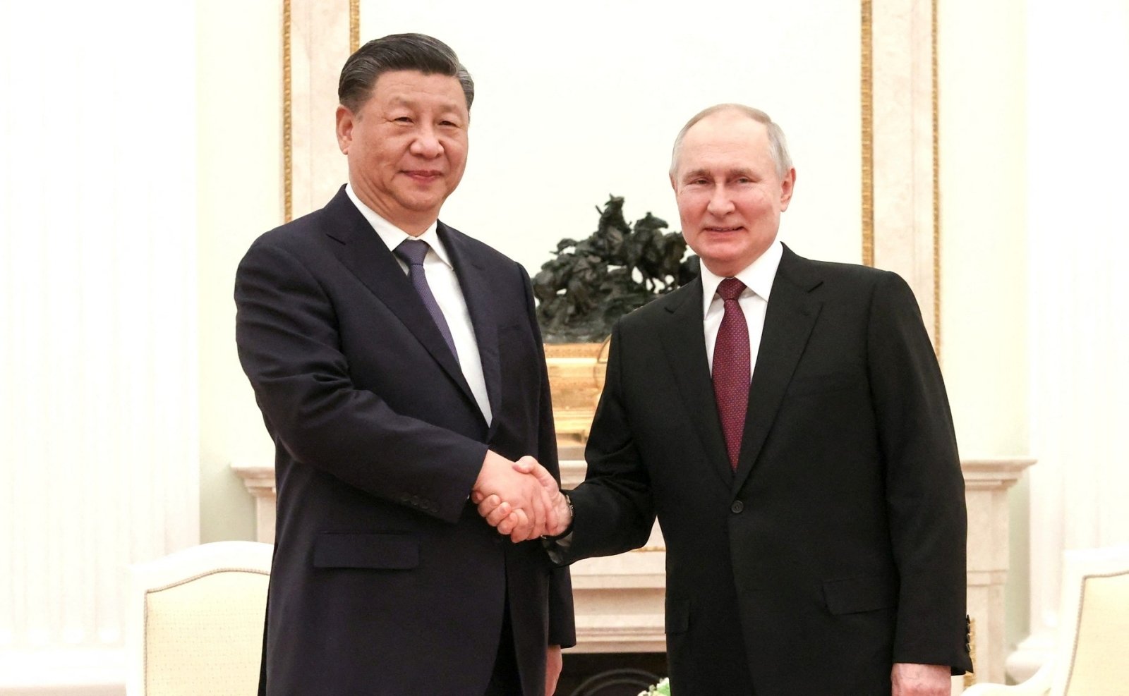 Ko iš tiesų siekia į Maskvą atvykęs Xi Jinpingas?
